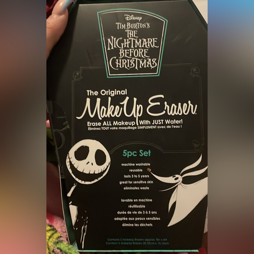 Hello! These are cute Disney reusable make up wipes!